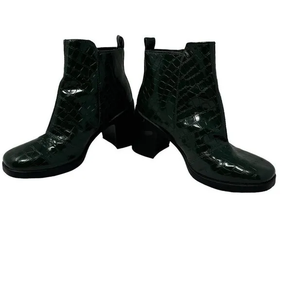 TopShop. Green Croc Embossed Chelsea Boots Y2K Women's Size 6.