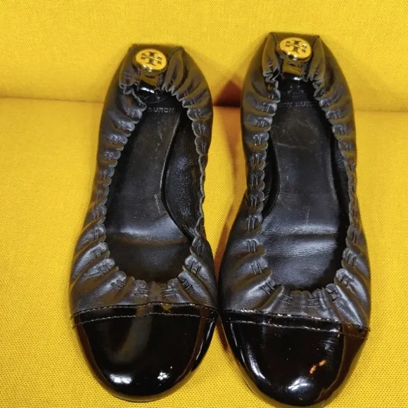 Tory Burch Abbey Ballet Black Patent Cap Toe Leather Slip On Flat Women's Size 8