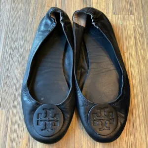 Tory Burch black leather Minnie designer ballet flat with logo size 6.5