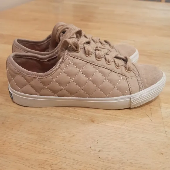 Tory Burch Bryant Sneakers Beige Quilted Leather Size 6