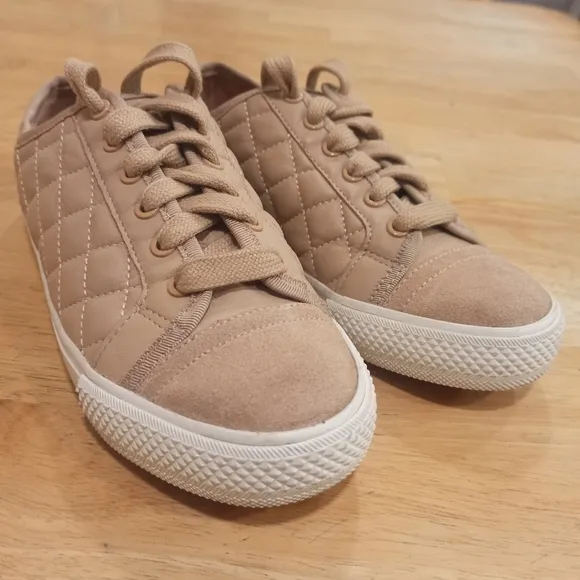 Tory Burch Bryant Sneakers Beige Quilted Leather Size 6