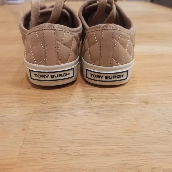 Tory Burch Bryant Sneakers Beige Quilted Leather Size 6