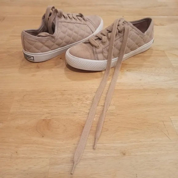 Tory Burch Bryant Sneakers Beige Quilted Leather Size 6
