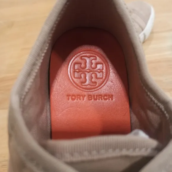 Tory Burch Bryant Sneakers Beige Quilted Leather Size 6