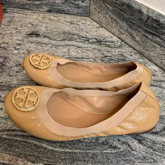 Tory Burch Caroline Patent Leather Ballet Logo Medallion Flat 9.5 Nude Beige