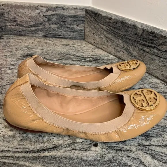 Tory Burch Caroline Patent Leather Ballet Logo Medallion Flat 9.5 Nude Beige