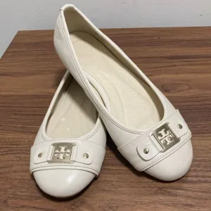 Tory Burch Cline Buckle Logo Woman’s’ Ballet Flats. Off White, Gold-tone Logo.