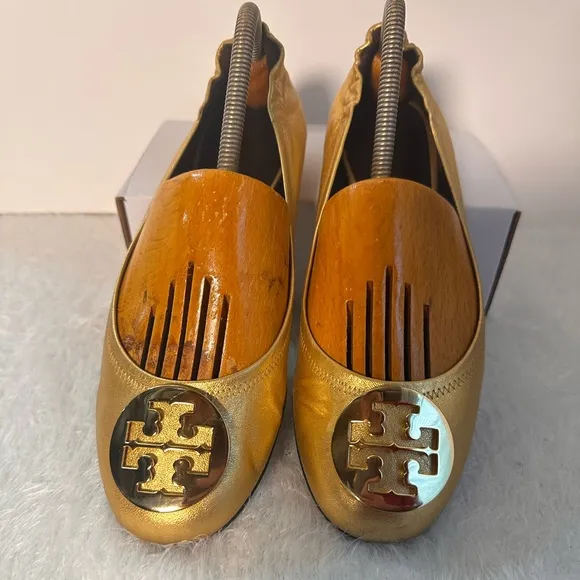 Tory Burch Gold Flats with Metallic Finish 💎