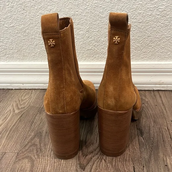 Tory Burch Lug Sole Chelsea boots