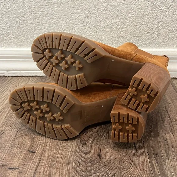 Tory Burch Lug Sole Chelsea boots