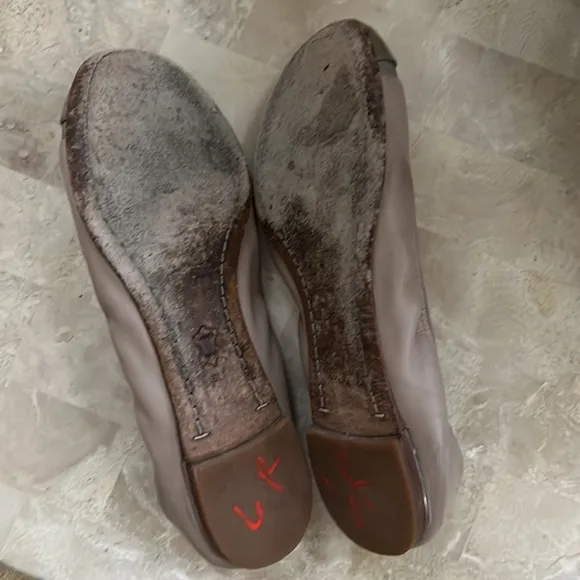 Tory Burch Minnie Cap Toe Light Taupe/Grey  Ballet Flats Women's Size 5