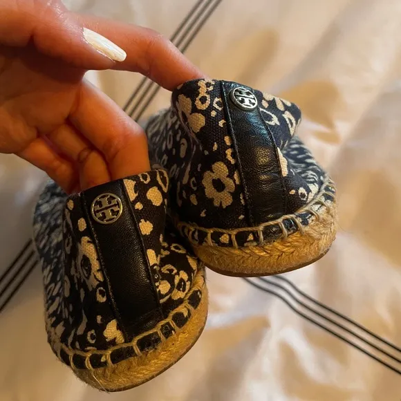 Tory Burch Navy Floral Risa Espadrille White Floral Canvas Flats Size 11