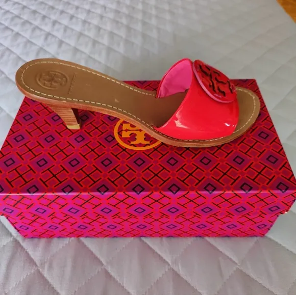 Tory Burch Pink Patent Leather Slip On Sandals Size 10
