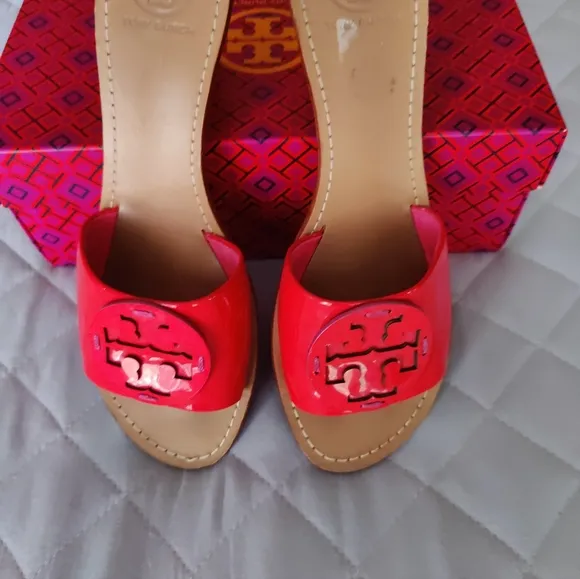 Tory Burch Pink Patent Leather Slip On Sandals Size 10