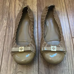 Tory Burch Romy Flats Ballet Slipper Slip-On Nude Mestico Patent Leather Flats