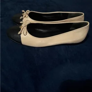 Tory Burch size 8.5 Beige and Black Ballet Flats