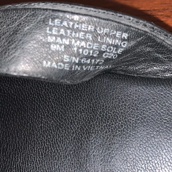 TORY BURCH SIZE 9 BLACK LEATHER T-STRAP SANDALS