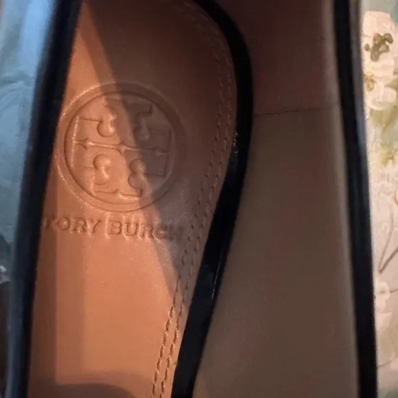 TORY BURCH T-Ring‎ Flat Black Patent Calf Flats size 7C