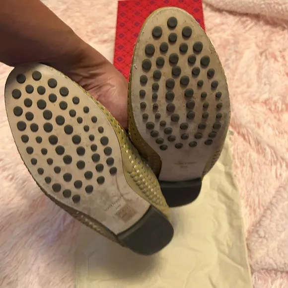 TORY BURCH woven logo loafers.