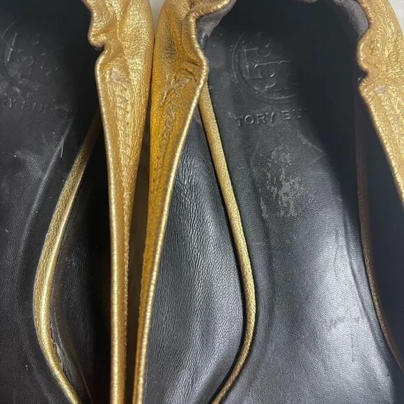 Tory Burch leather Gold slip on  flats round toe gold tone logo accent SZ9M