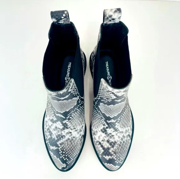 TREASURE &amp; BOND BLACH/WHITE/GRAY GABRIELA SNAKE PRINT ANKLE BOOTS🆕