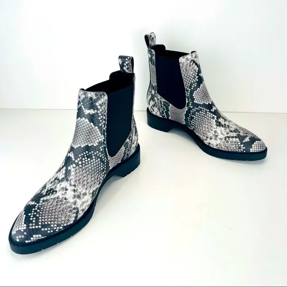 TREASURE &amp; BOND BLACH/WHITE/GRAY GABRIELA SNAKE PRINT ANKLE BOOTS🆕