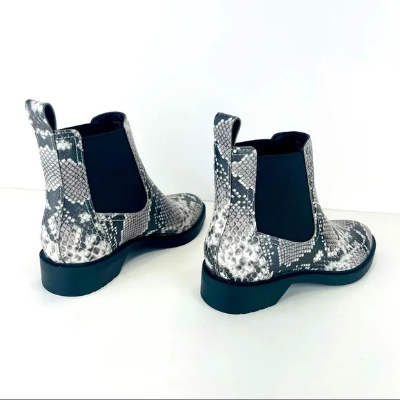 TREASURE &amp; BOND BLACH/WHITE/GRAY GABRIELA SNAKE PRINT ANKLE BOOTS🆕