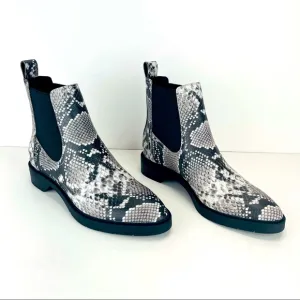 TREASURE &amp; BOND BLACH/WHITE/GRAY GABRIELA SNAKE PRINT ANKLE BOOTS🆕