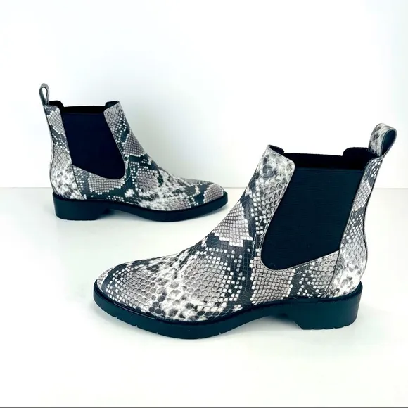 TREASURE &amp; BOND BLACH/WHITE/GRAY GABRIELA SNAKE PRINT ANKLE BOOTS🆕