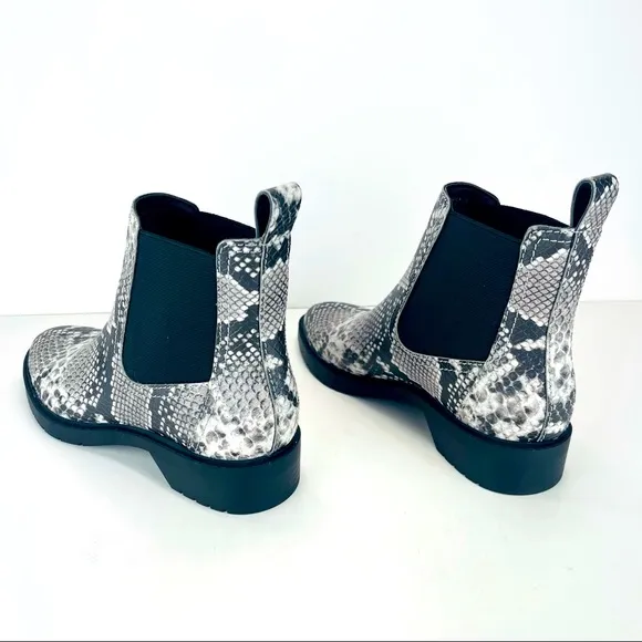 TREASURE &amp; BOND BLACH/WHITE/GRAY GABRIELA SNAKE PRINT ANKLE BOOTS🆕