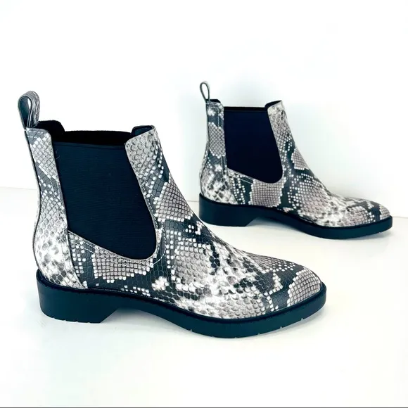 TREASURE &amp; BOND BLACH/WHITE/GRAY GABRIELA SNAKE PRINT ANKLE BOOTS🆕