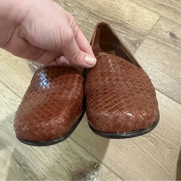 Trotters Liz Women's Brown Woven Rounded Toe Loafers with Rubber Heel Size 7 GUC