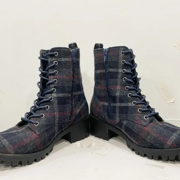 True Craft Women Combat Boots Raylee Plaid Flannel Fabric Upper 7M Zip Lace Up