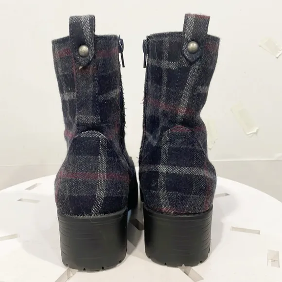 True Craft Women Combat Boots Raylee Plaid Flannel Fabric Upper 7M Zip Lace Up