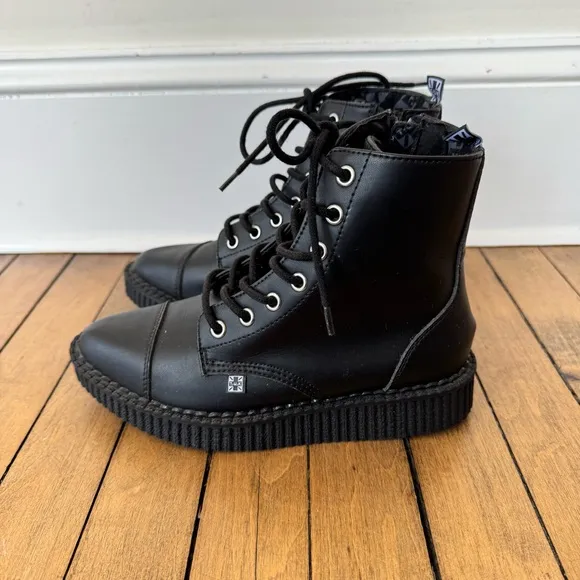 T.U.K. TukSkin Black Vegan Leather Pointed Toe Lace Up Combat Boots 6