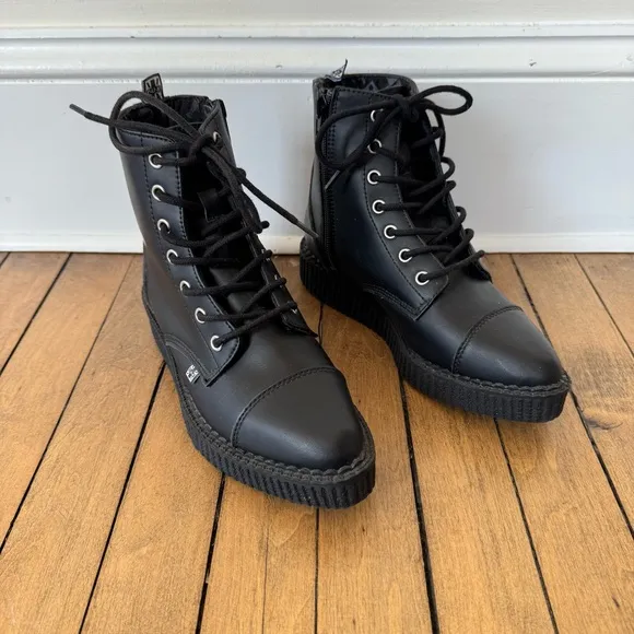 T.U.K. TukSkin Black Vegan Leather Pointed Toe Lace Up Combat Boots 6