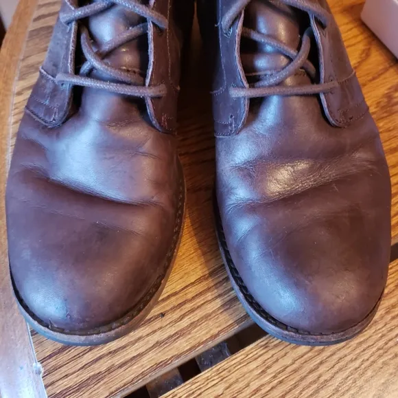 Ugg brown leather 2-buckle combat boots 8