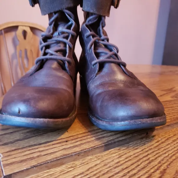 Ugg brown leather 2-buckle combat boots 8
