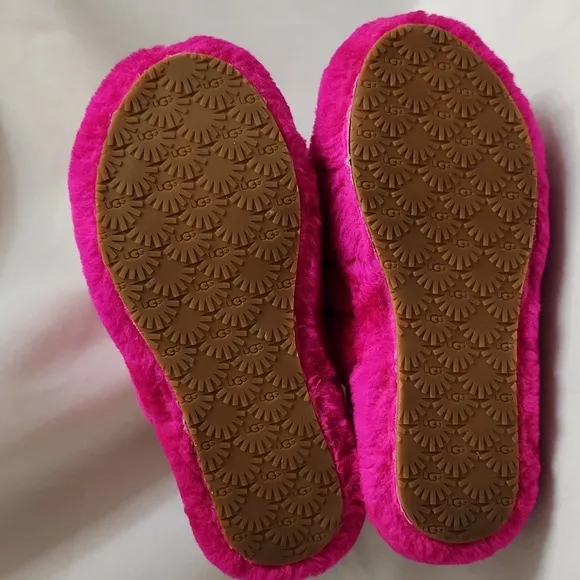 UGG Fluff Yeah Hot Pink Slide Sandals (girls size 3)