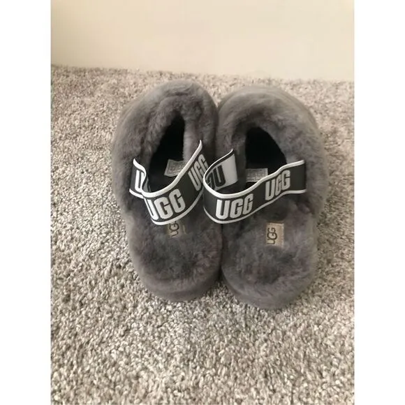 UGG Fluff Yeah Slides/ Sandals Women’s Grey Size 9