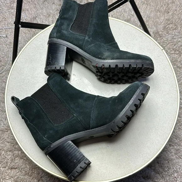 UGG Hazel Waterproof Chelsea Ankle Boots BlackSize 9 Lightly Used