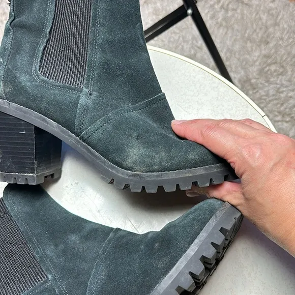 UGG Hazel Waterproof Chelsea Ankle Boots BlackSize 9 Lightly Used