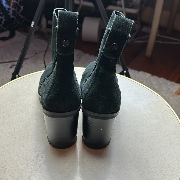 UGG Hazel Waterproof Chelsea Ankle Boots BlackSize 9 Lightly Used
