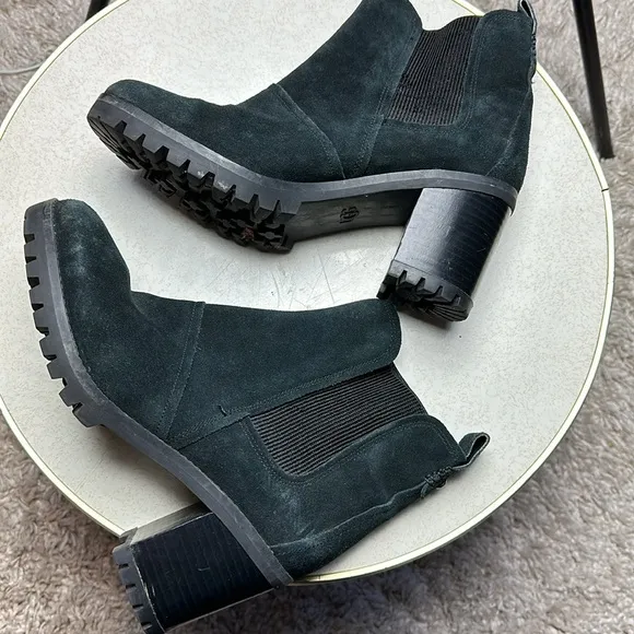 UGG Hazel Waterproof Chelsea Ankle Boots BlackSize 9 Lightly Used
