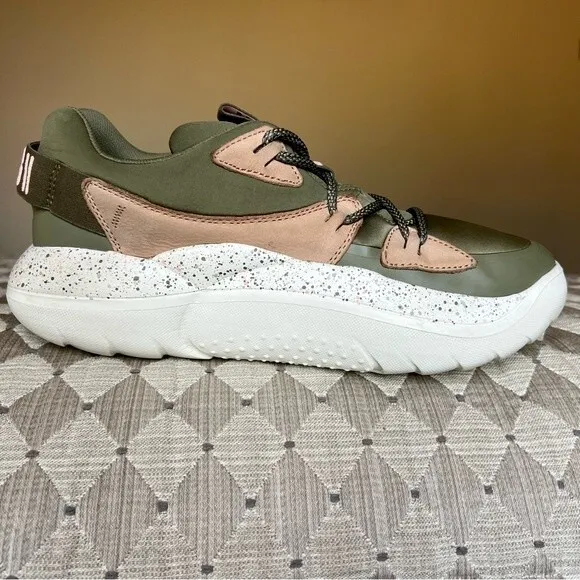 UGG LA Cloud Low Top Burnt Olive Green Tan Peachy Pink Colored Sneakers Size 11