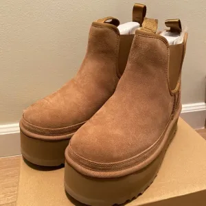 UGG Neumel Chelsea Platform Boots Shoes Booties Chestnut NIB