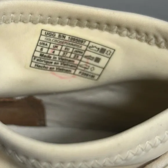 UGG NEUTRA COCONUT MILK SNEAKERS - WOMEN'S Cream Slip-On Sneakers Size 6