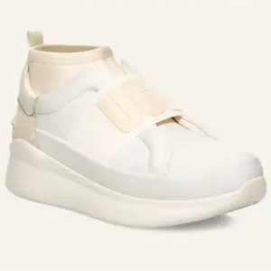 UGG NEUTRA COCONUT MILK SNEAKERS - WOMEN'S Cream Slip-On Sneakers Size 6
