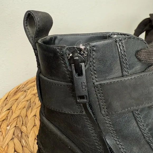 UGG Noe Boot Women’s Black Leather Lace Up Combat Boots moto Strappy Style