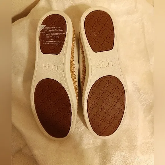 UGG NWOT off white Eyan II canvas espadrilles size 8 SN 1011223